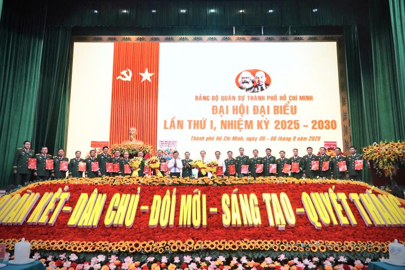 TP.HCM xây dựng lực lượng vũ trang mẫu mực, tiêu biểu, vững mạnh từ gốc rễ - Ảnh 4.