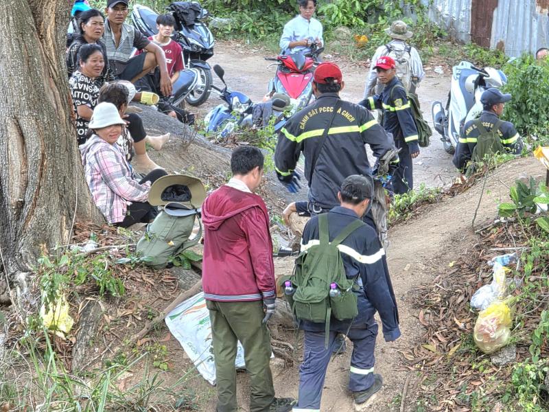 Khánh Hòa: 3 ngày vẫn chưa tìm được nam thanh niên mất tích khi đi leo núi- Ảnh 5. Khánh Hòa: 3 ngày vẫn chưa tìm được nam thanh niên mất tích khi đi leo núi- Ảnh 5.
