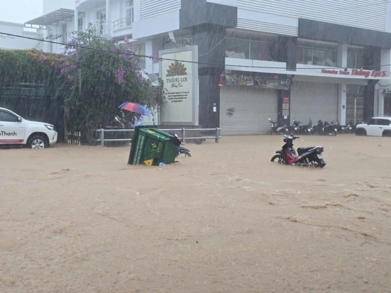 Sạt lở taluy tại P . Xuân Trường - Đà Lạt khiến 1 người chết , 1 người mất tích - Ảnh 4. Sạt lở taluy tại P . Xuân Trường - Đà Lạt khiến 1 người chết , 1 người mất tích - Ảnh 4.